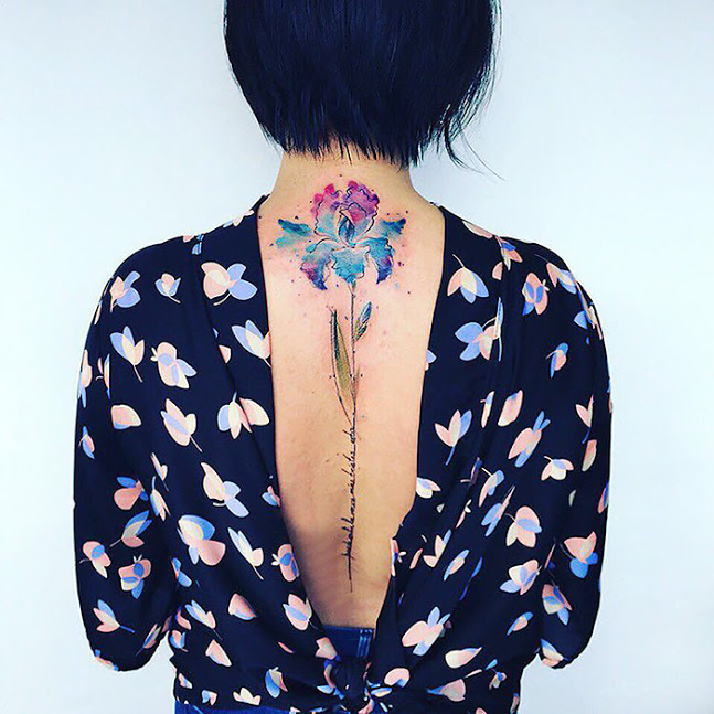 Pis Sora transforma a natureza em tatuagens delicadas e cheias de detalhes pra lá de charmosos. Vontade de tatuar agora, né?