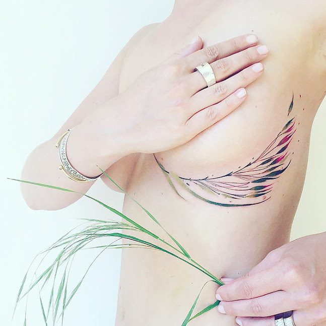 Pis Sora transforma a natureza em tatuagens delicadas e cheias de detalhes pra lá de charmosos. Vontade de tatuar agora, né?
