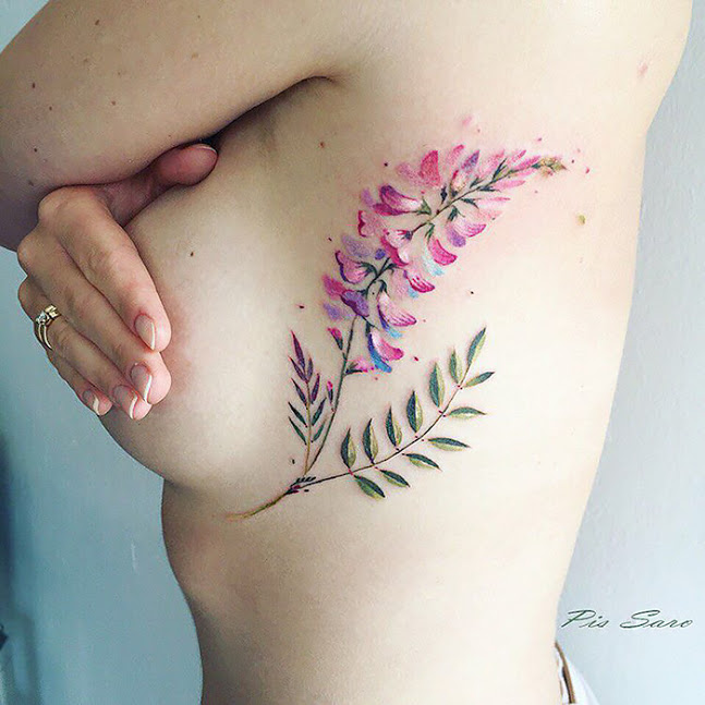 Pis Sora transforma a natureza em tatuagens delicadas e cheias de detalhes pra lá de charmosos. Vontade de tatuar agora, né?
