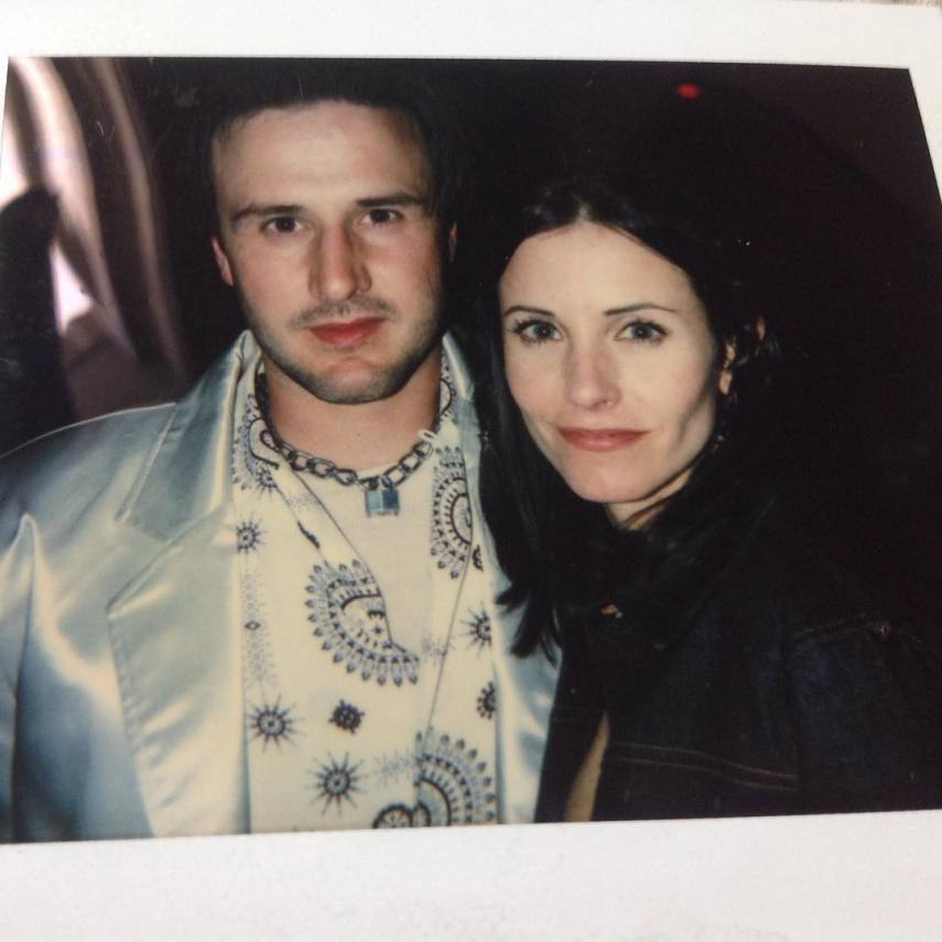 Jason Rail é hairstylist das celebridades e guarda um verdadeiro tesouro dos anos 90 e 2000. Essas são algumas polaroides raras das nossas celebridades favoritas!