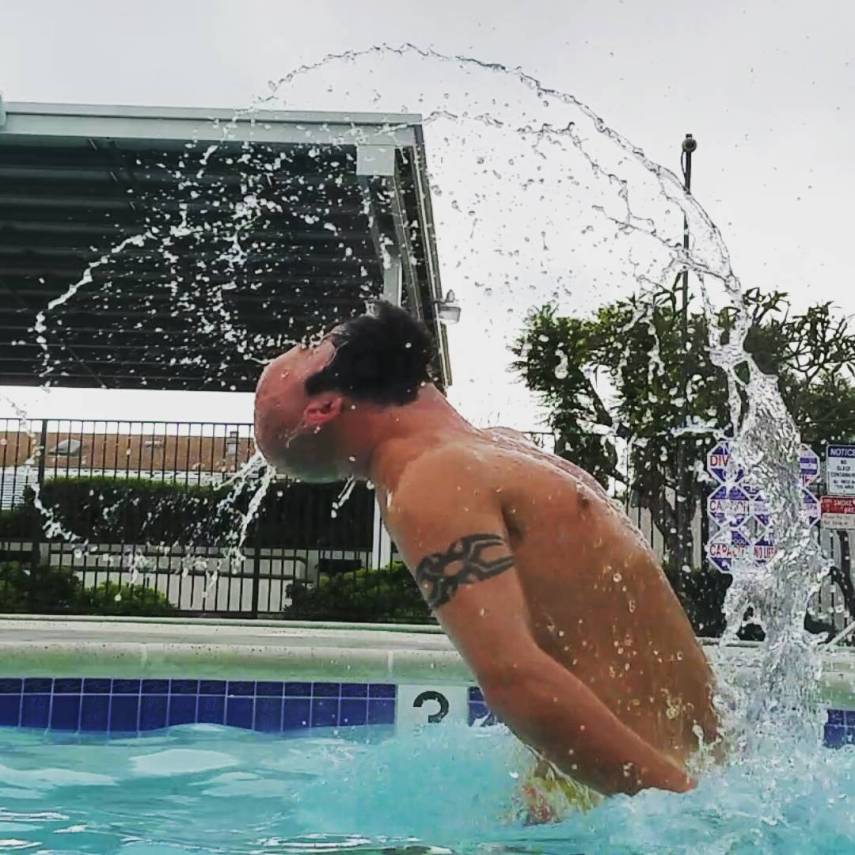 Nova tendência do Instagram combina muito glamour, pose e barbas molhadas. Alguns funcionaram bem, outros...