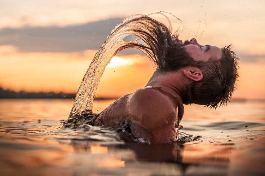 Nova tendência do Instagram combina muito glamour, pose e barbas molhadas. Alguns funcionaram bem, outros...