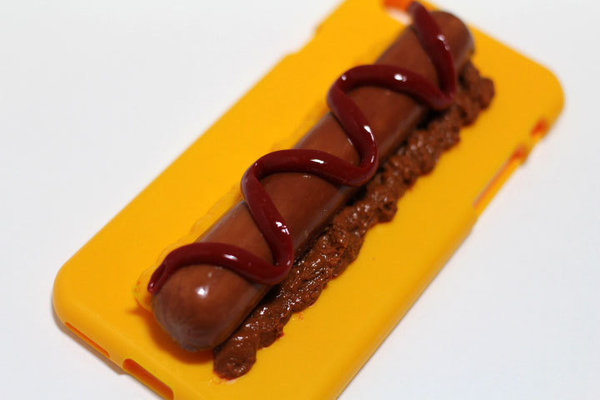 Frango frito, pastelzinho, batata, hot dog, torrada com nutella... É impossível escolher a capinha mais deliciosa, né?