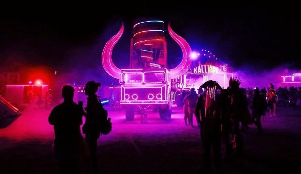 O Burning Man é considerado o maior festival de contracultura do mundo e acontece na região Black Rock Desert, localizado em Nevada, nos Estados Unidos. Vai até a próxima segunda-feira (5)