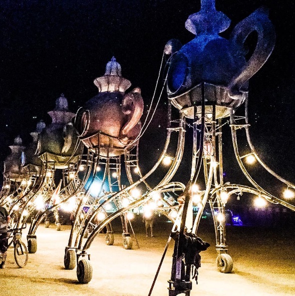 O Burning Man é considerado o maior festival de contracultura do mundo e acontece na região Black Rock Desert, localizado em Nevada, nos Estados Unidos. Vai até a próxima segunda-feira (5)