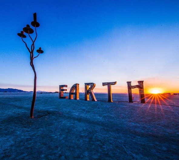 O Burning Man é considerado o maior festival de contracultura do mundo e acontece na região Black Rock Desert, localizado em Nevada, nos Estados Unidos. Vai até a próxima segunda-feira (5)