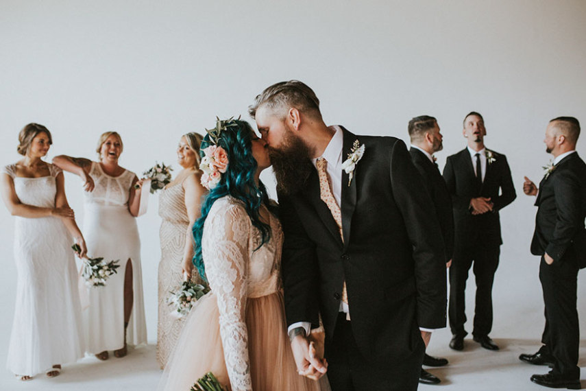 Jaquie Goncher, 25 anos, estava paralisada do pescoço para baixo desde os 17 anos. Porém, surpreendeu a todos ao caminhar até o altar no dia de seu casamento