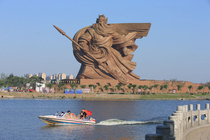 God Of War, escultura de 1,320 toneladas