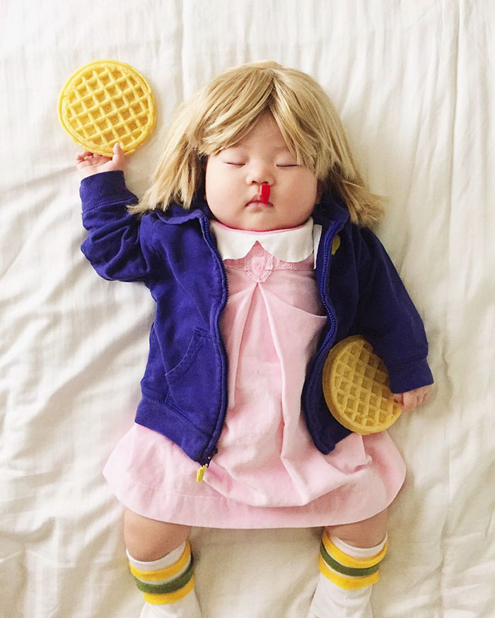 Enquanto Joey Marie, de 4 meses, dorme, a mãe veste a criança dos mais variados personagens e transforma o bebê no cosplayer mais fofo que a internet já viu
