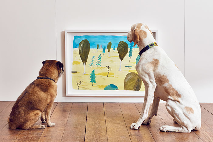 O artista e designer Dominic Wilcox abriu a primeira exposição de arte do mundo que é destinada aos cachorros em Londres, na Inglaterra