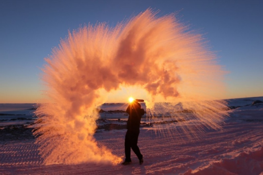 Isso é o que acontece quando você joga chá quente no ar do Ártico