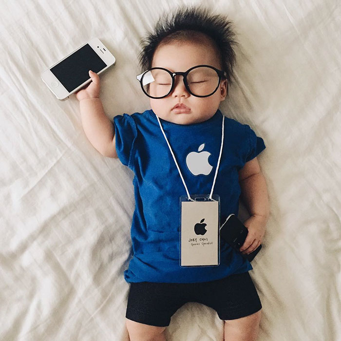 Enquanto Joey Marie, de 4 meses, dorme, a mãe veste a criança dos mais variados personagens e transforma o bebê no cosplayer mais fofo que a internet já viu