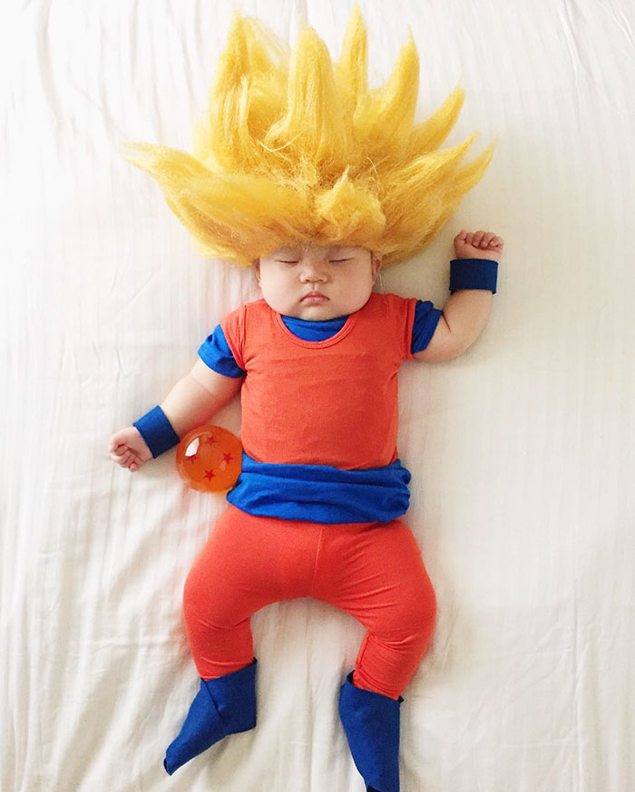 Enquanto Joey Marie, de 4 meses, dorme, a mãe veste a criança dos mais variados personagens e transforma o bebê no cosplayer mais fofo que a internet já viu