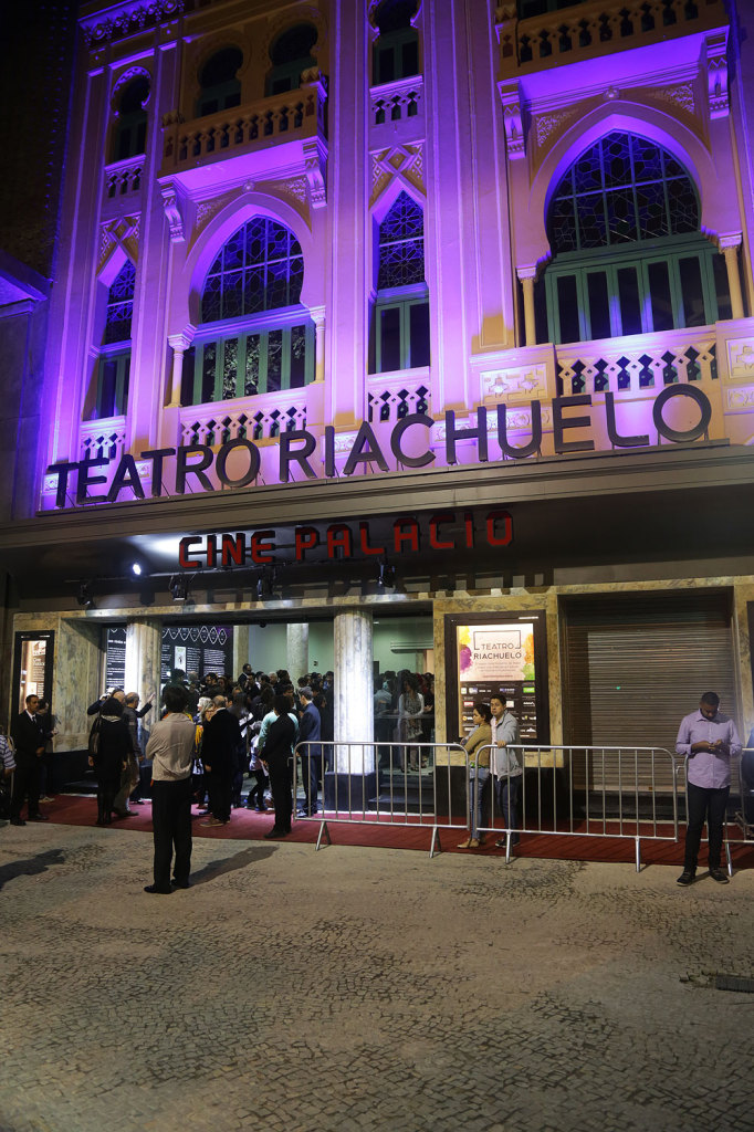 Novo musical marca abertura do Teatro Riachuelo, no Rio de Janeiro, e conta a história de amor rodeada por clássicos da Bossa Nova
