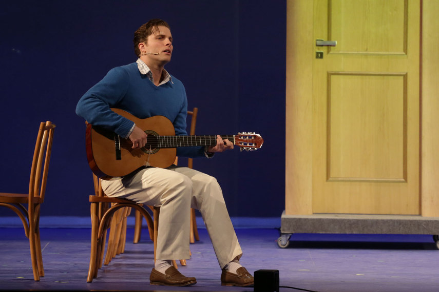 Novo musical marca abertura do Teatro Riachuelo, no Rio de Janeiro, e conta a história de amor rodeada por clássicos da Bossa Nova