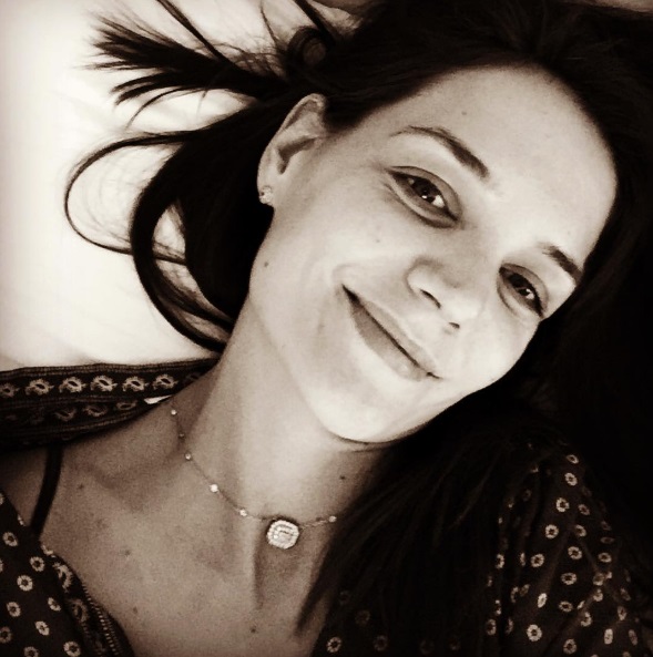 Katie Holmes usa placenta para tratar a pela. Ela usa um creme no rosto que tem a placenta humana como matéria prima, já que é um ingrediente riquíssimo em colágeno