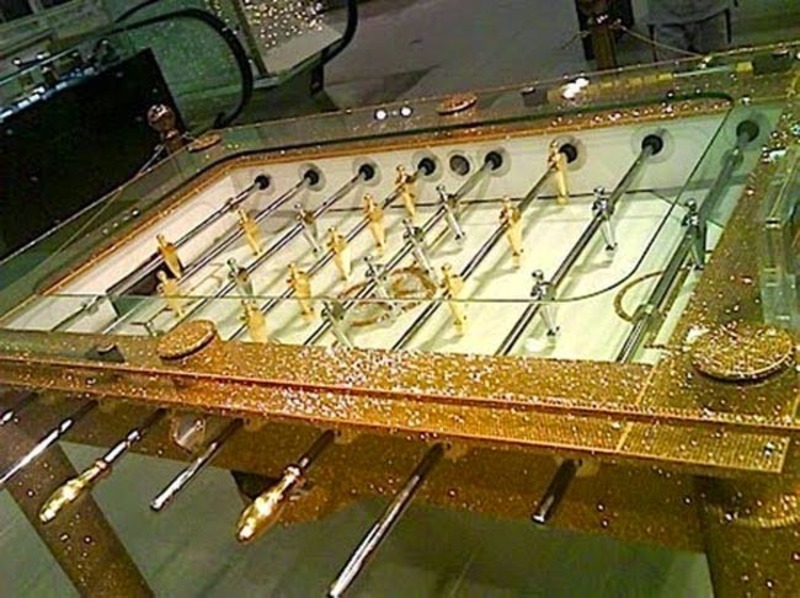 E essa mesa De Pebolim de ouro? Você teria?
