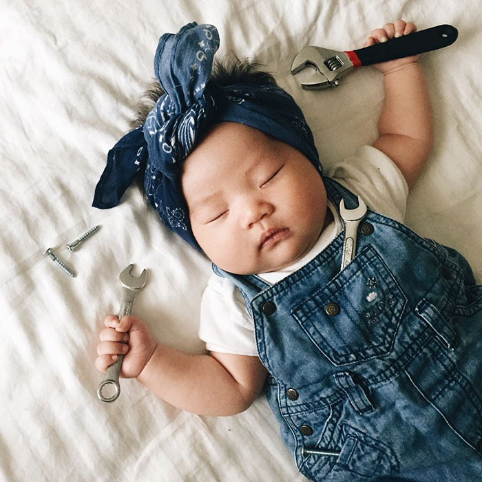Enquanto Joey Marie, de 4 meses, dorme, a mãe veste a criança dos mais variados personagens e transforma o bebê no cosplayer mais fofo que a internet já viu