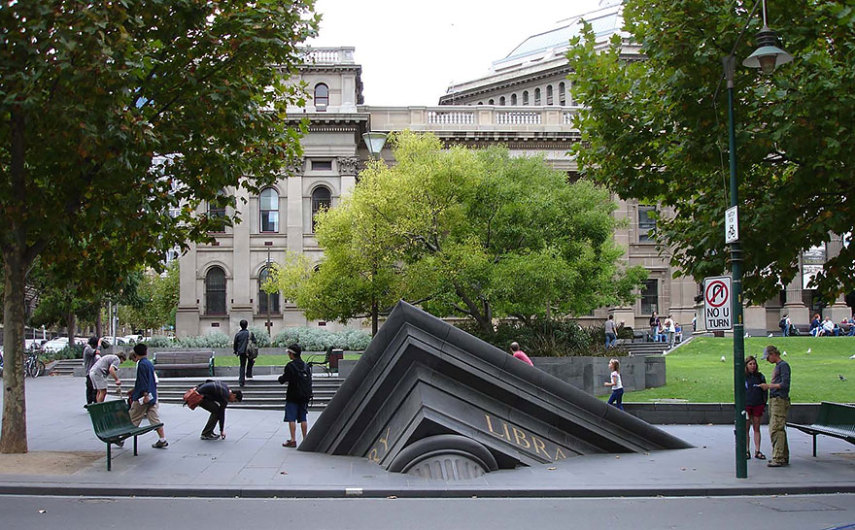Edifício afunda do lado de fora da State Library