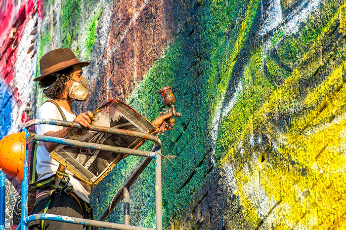 O mural criado por Eduardo Kobra no Píer Mauá, no Rio de Janeiro, tem 30 mil metros quadrados e 15 metros de altura. As 5 faces retratadas fazem referência a diversidade cultural presente nas Olimpíadas