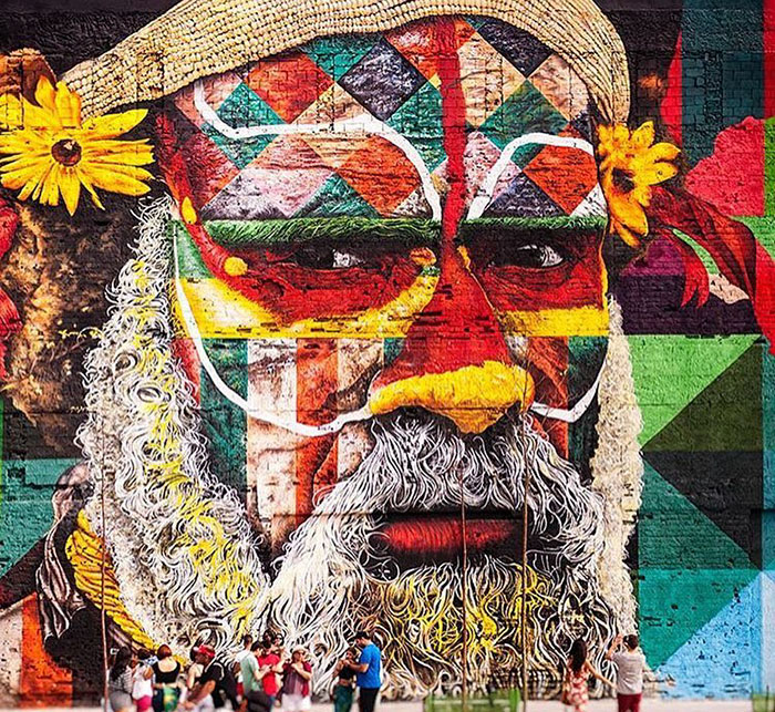 O mural criado por Eduardo Kobra no Píer Mauá, no Rio de Janeiro, tem 30 mil metros quadrados e 15 metros de altura. As 5 faces retratadas fazem referência a diversidade cultural presente nas Olimpíadas
