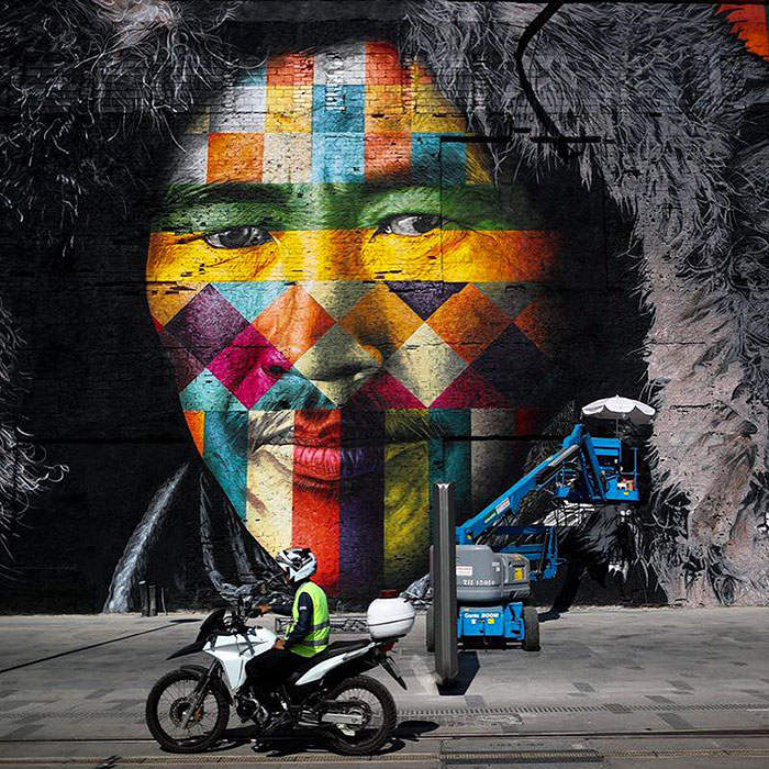 O mural criado por Eduardo Kobra no Píer Mauá, no Rio de Janeiro, tem 30 mil metros quadrados e 15 metros de altura. As 5 faces retratadas fazem referência a diversidade cultural presente nas Olimpíadas