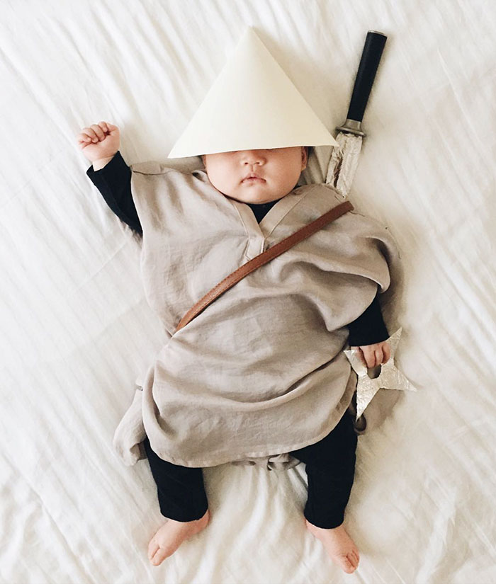 Enquanto Joey Marie, de 4 meses, dorme, a mãe veste a criança dos mais variados personagens e transforma o bebê no cosplayer mais fofo que a internet já viu