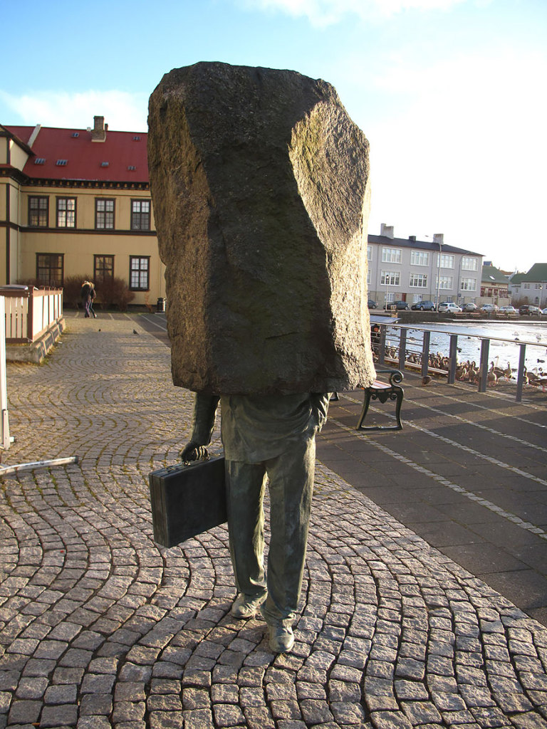 Escultura  'The Unknown Official'