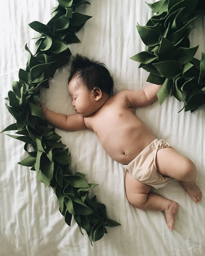 Enquanto Joey Marie, de 4 meses, dorme, a mãe veste a criança dos mais variados personagens e transforma o bebê no cosplayer mais fofo que a internet já viu