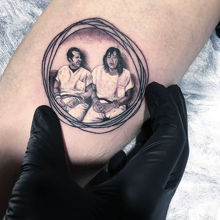 A tatuadora turca cria mundos incríveis e lindos dentro de círculos