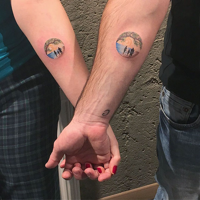 A tatuadora turca cria mundos incríveis e lindos dentro de círculos