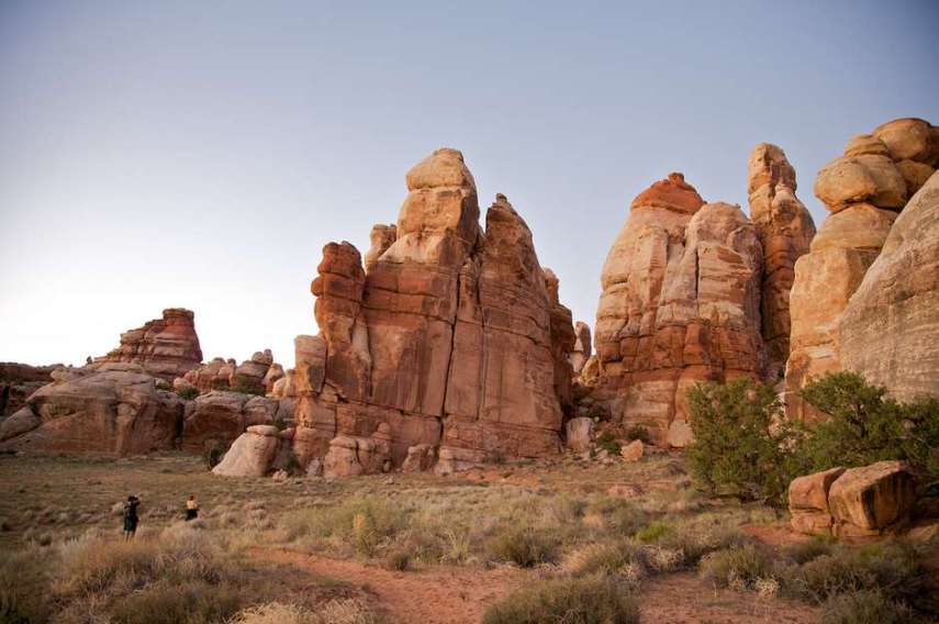 The Maze, O Labirinto em português, fica dentro do Parque Nacional de Canyonlands, em Utah, nos Estados Unidos. A trilha é cheia de caminhos entre formações rochosas e são desafiadores para quem se arrisca neles. Há vários caminhos sem saídas e se perder pode ser simples