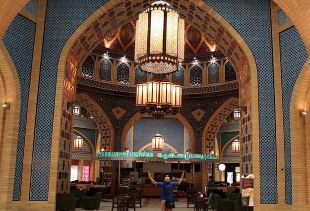 Pois é, não havia nenhuma chance da Starbucks de Dubai não ser suntuosa, não é mesmo?