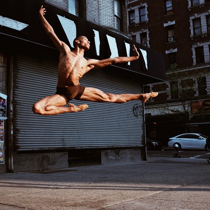 Fotógrafo Omar Roble faz série linda registrando bailarinos dançando em Manhattan