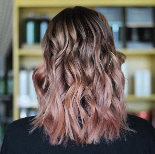 Rose gold é um tom rosa metálico que está fazendo sucesso entre as mulheres