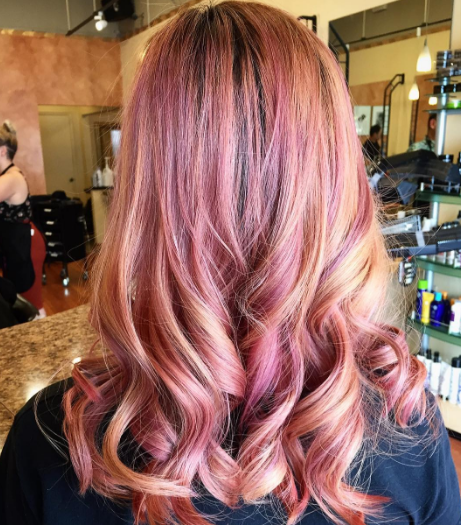 Rose gold é um tom rosa metálico que está fazendo sucesso entre as mulheres
