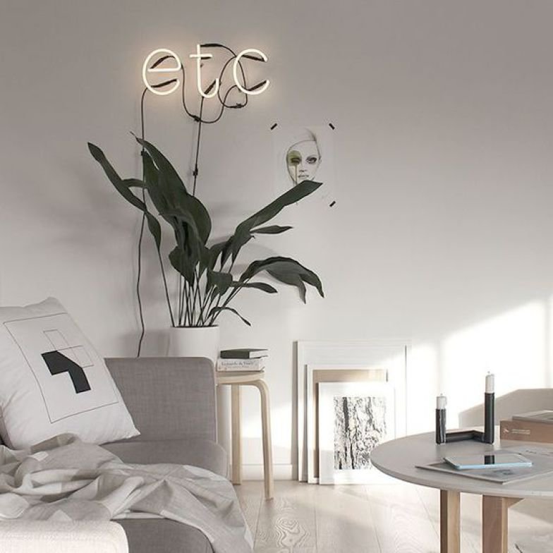 Letreiros em neon com frases e desenhos saíram só dos bares e ganharam as salas, cozinhas e até banheiros das casas e apartamentos como detalhe lindo na decoração. Inspire-se!