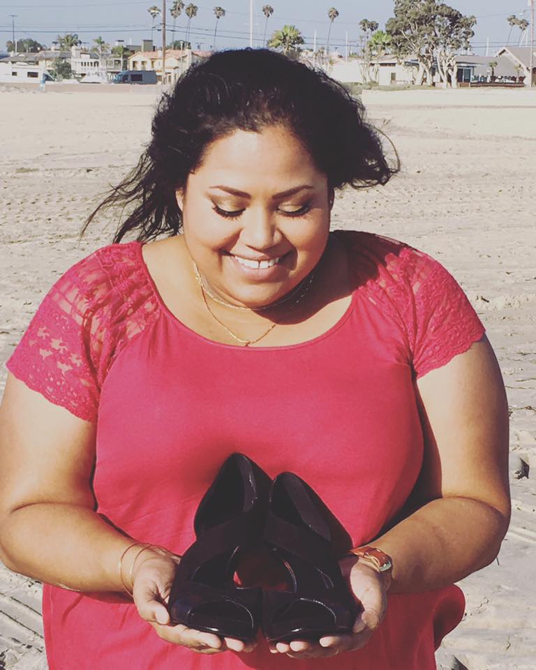 Após sete meses desempregada, a americana Benita Abraham fez um ensaio romântico estilo aqueles de casamento para comemorar o emprego dos sonhos