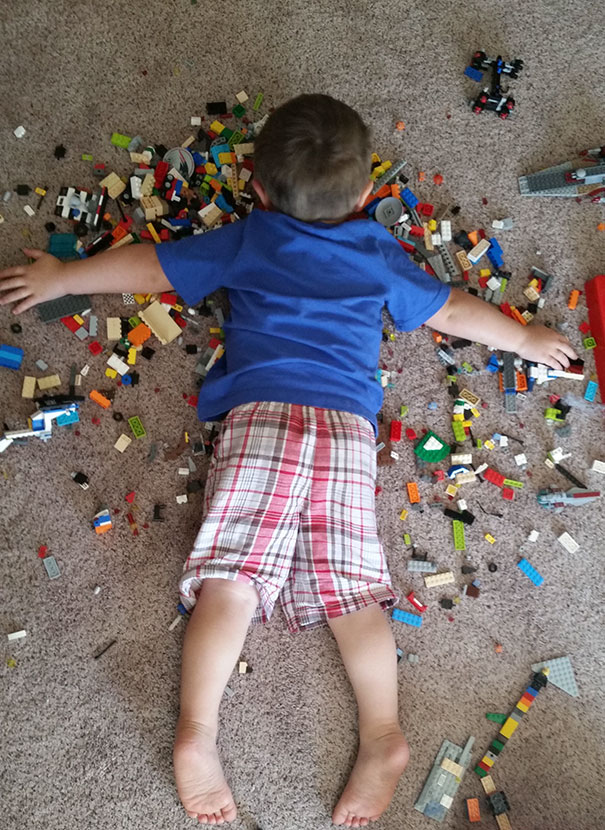 Dormindo em uma cama de LEGOS (pesadelo, fala sério)