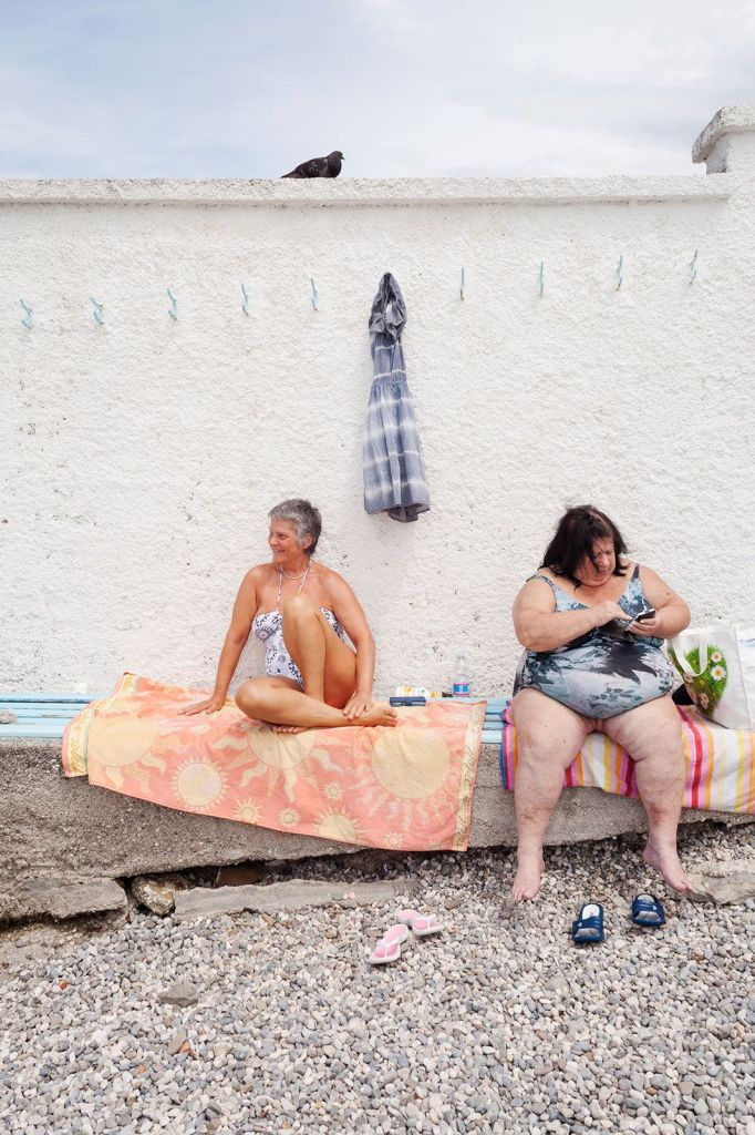Na praia de Pedocin, na cidade de Trieste, na Itália, um pequeno muro divide o espaço que homens e mulheres podem frequentar separadamente
