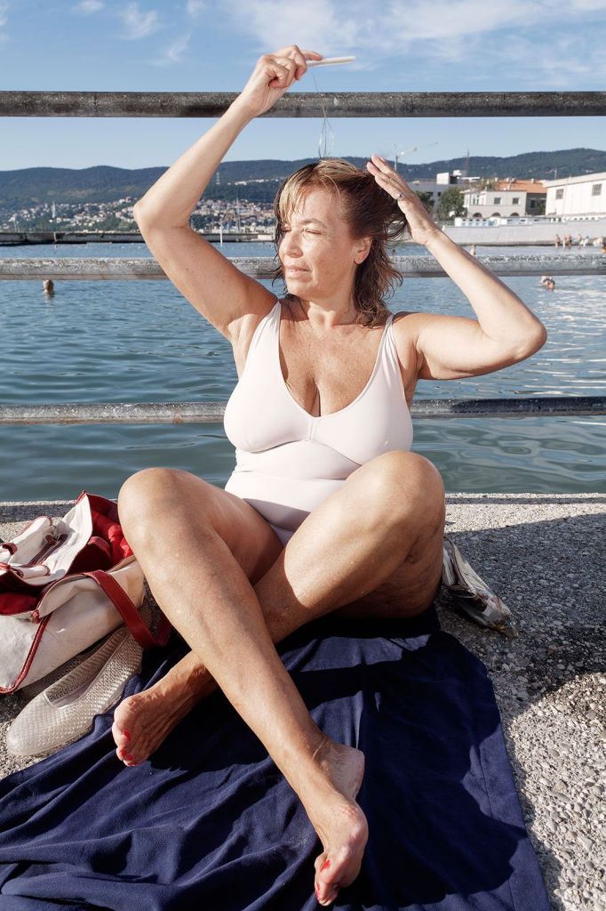 Na praia de Pedocin, na cidade de Trieste, na Itália, um pequeno muro divide o espaço que homens e mulheres podem frequentar separadamente