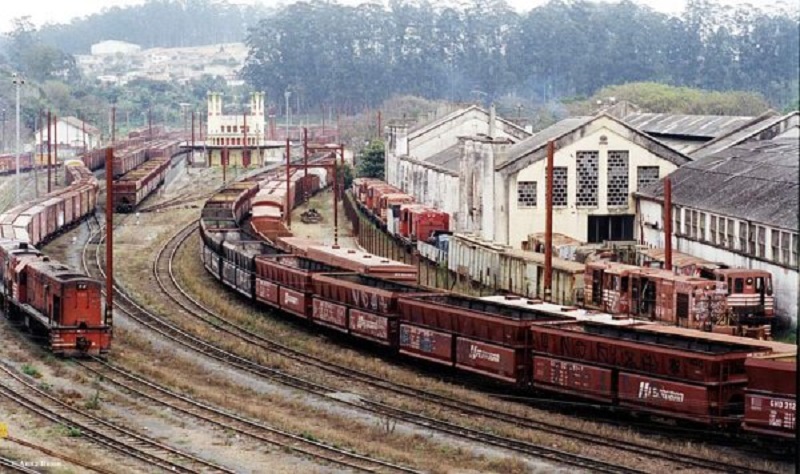 O município fica pouco depois de São Roque, na Raposo Tavares, sentido Sorocaba