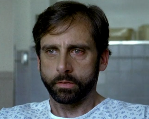 Steve Carell vive Frank Ginsberg, o tio que tentou se matar e precisa ser vigiado de perto pela família. O papel foi escrito para Bill Murray, os produtores queriam Robin Williams, mas Carell levou. 