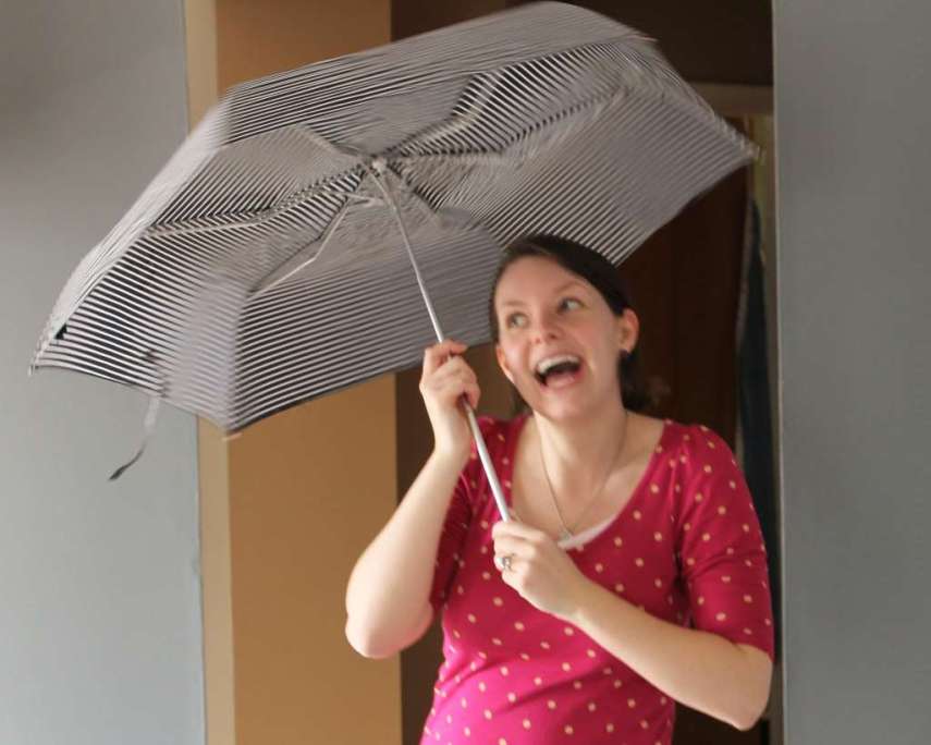 Enquanto algumas superstições são apenas sem sentido, outras têm um fundo prático. As primeiras versões do guarda-chuva, antes da era vitoriana, eram perigosos e podiam causar ferimentos e até a perda de olhos. Os antigos egípcios também usavam guarda-chuvas, para se proteger do sol e abri-lo onde não havia sol era considerado uma ofensa ao deus do sol, Rá.