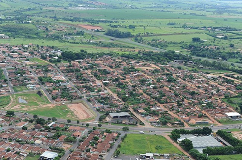 Também na Rodovia Mal. Rondon, no caminho para Penápolis e Mato Grosso do Sul, está Pirajuí