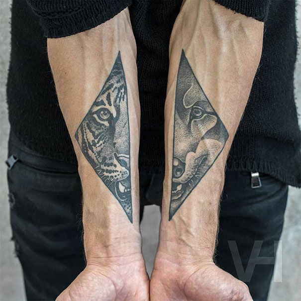 O tatuador alemão Valentin Hirsch combina simetria e elementos da natureza em tatuagens que mais parecem verdadeiras obras de arte. Olha só que animal!