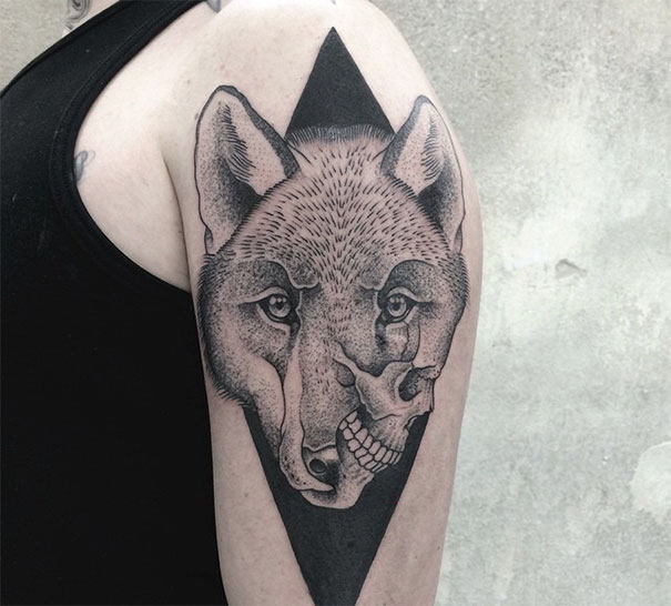 O tatuador alemão Valentin Hirsch combina simetria e elementos da natureza em tatuagens que mais parecem verdadeiras obras de arte. Olha só que animal!