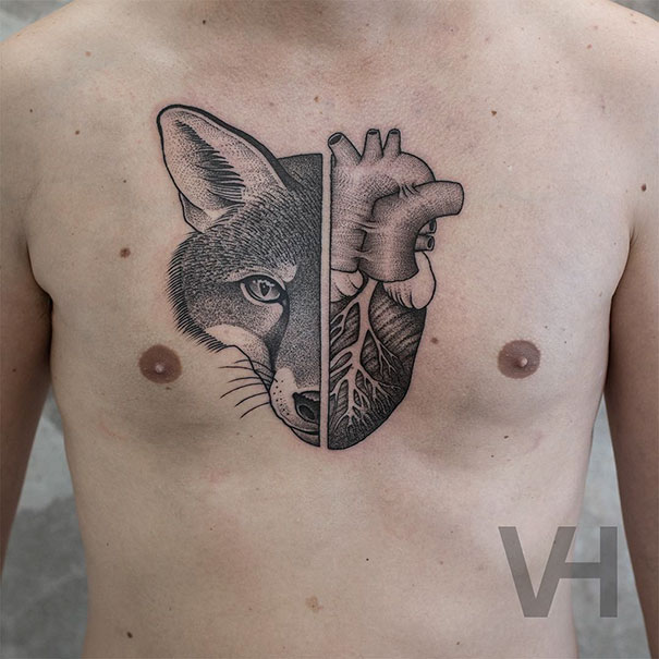 O tatuador alemão Valentin Hirsch combina simetria e elementos da natureza em tatuagens que mais parecem verdadeiras obras de arte. Olha só que animal!