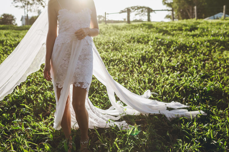 Este vestido de noiva, chamado 'Hollie', é da grife australiana  Grace Loves Lace e se tornou a peça mais popular da internet. Omodelo já foi marcado mais de 2,5 milhões (!!!) de vezes no Pinterest e custa aproximadamente R$ 4.652.