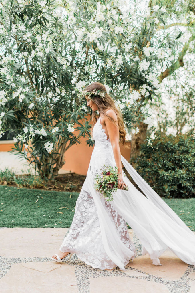 Este vestido de noiva, chamado 'Hollie', é da grife australiana  Grace Loves Lace e se tornou a peça mais popular da internet. Omodelo já foi marcado mais de 2,5 milhões (!!!) de vezes no Pinterest e custa aproximadamente R$ 4.652.